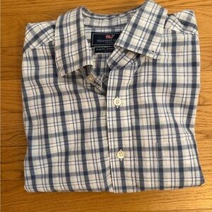 Vineyard Vines men’s button down shirt